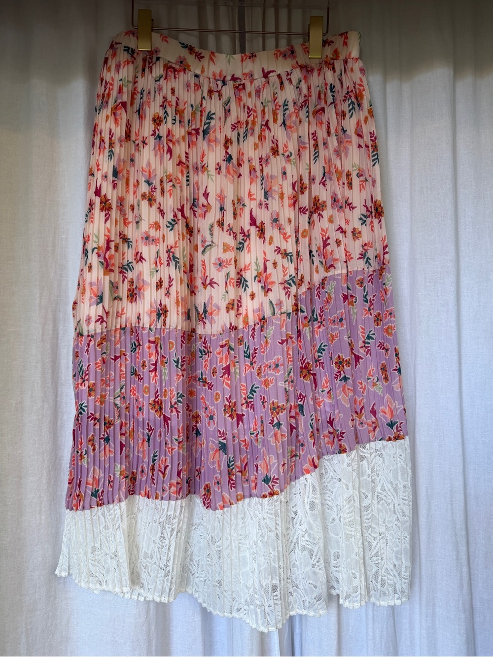 Anthropologie Laia Floral Tiered Pleated Midi Skirt in Pink/Purple & White Lace - Picture 2 of 9